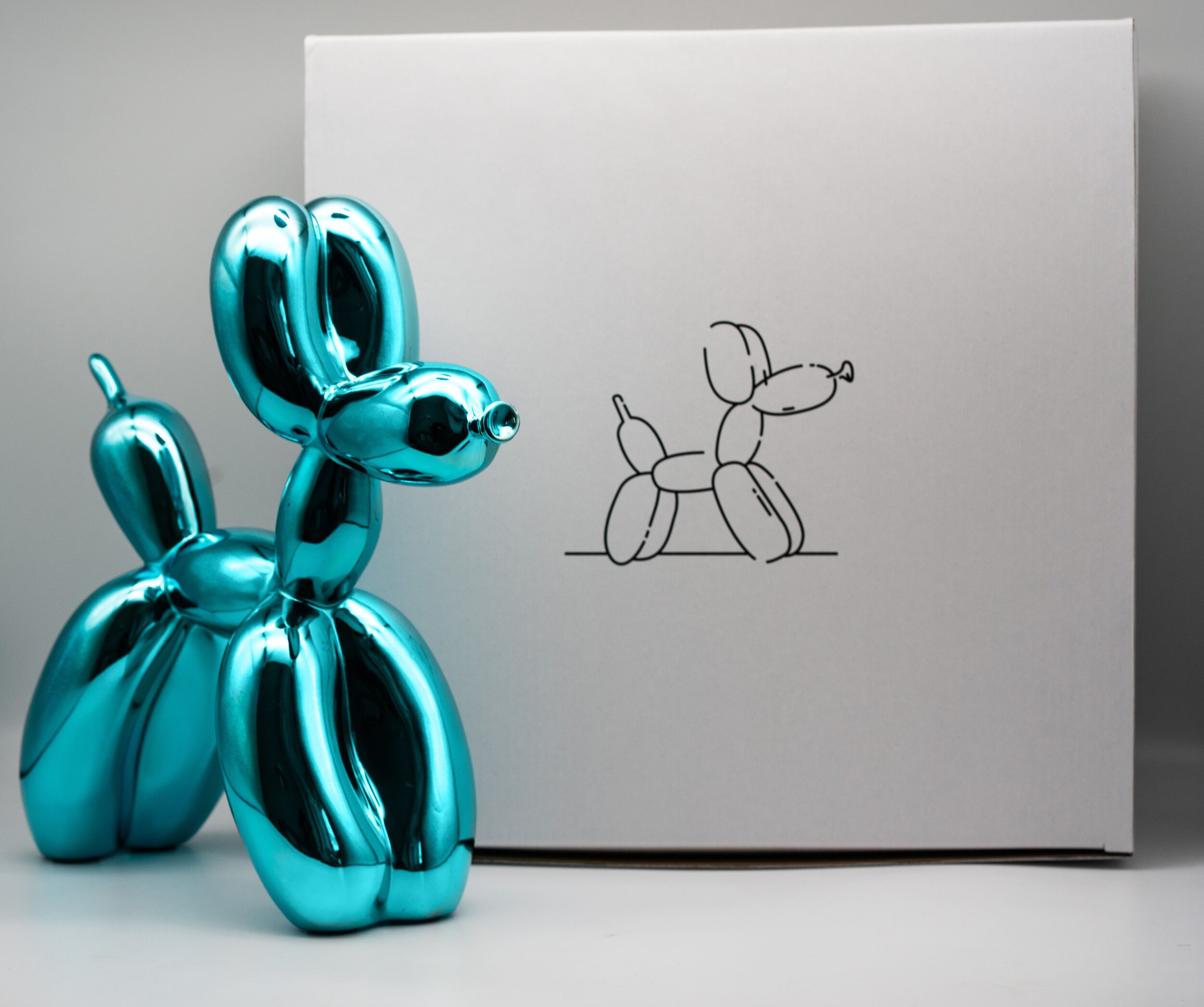 Balloon-Dog-resin-light-blue