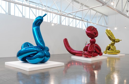 3 large sculpture in chromed stainless steel by Jeff Koons, Celebration serie